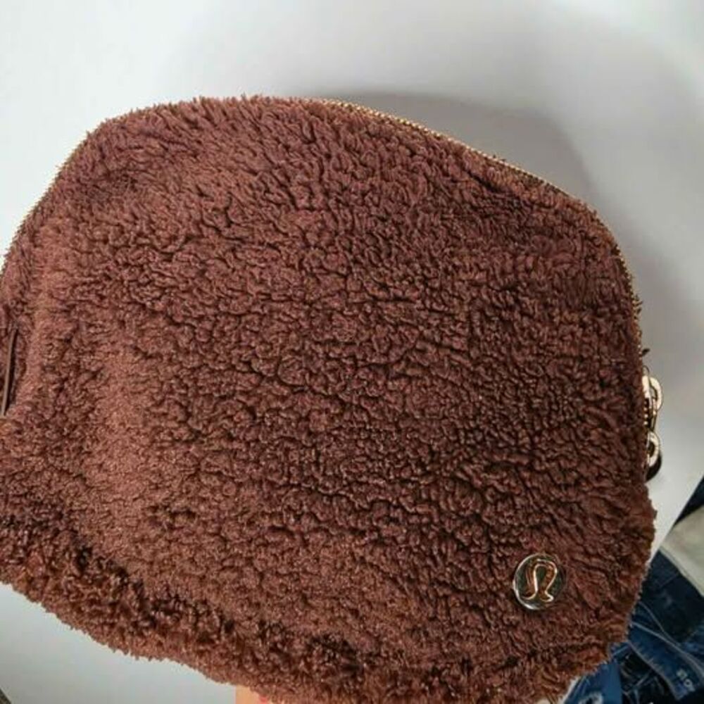 Lululemon sherpa Everywhere Belt Bag Brown